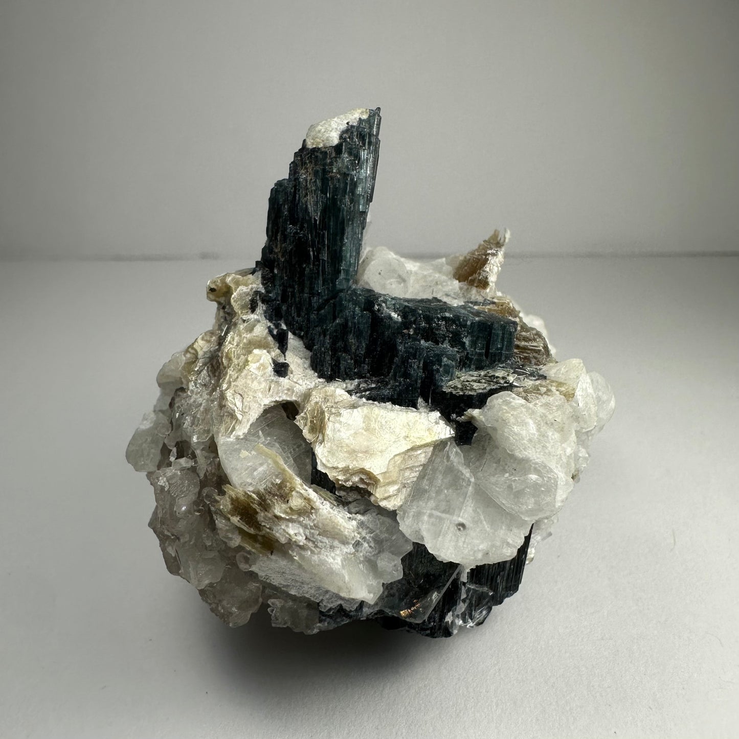 Green Tourmaline with Quarz, Mica and Albite from Brazil