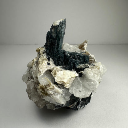 Green Tourmaline with Quarz, Mica and Albite from Brazil