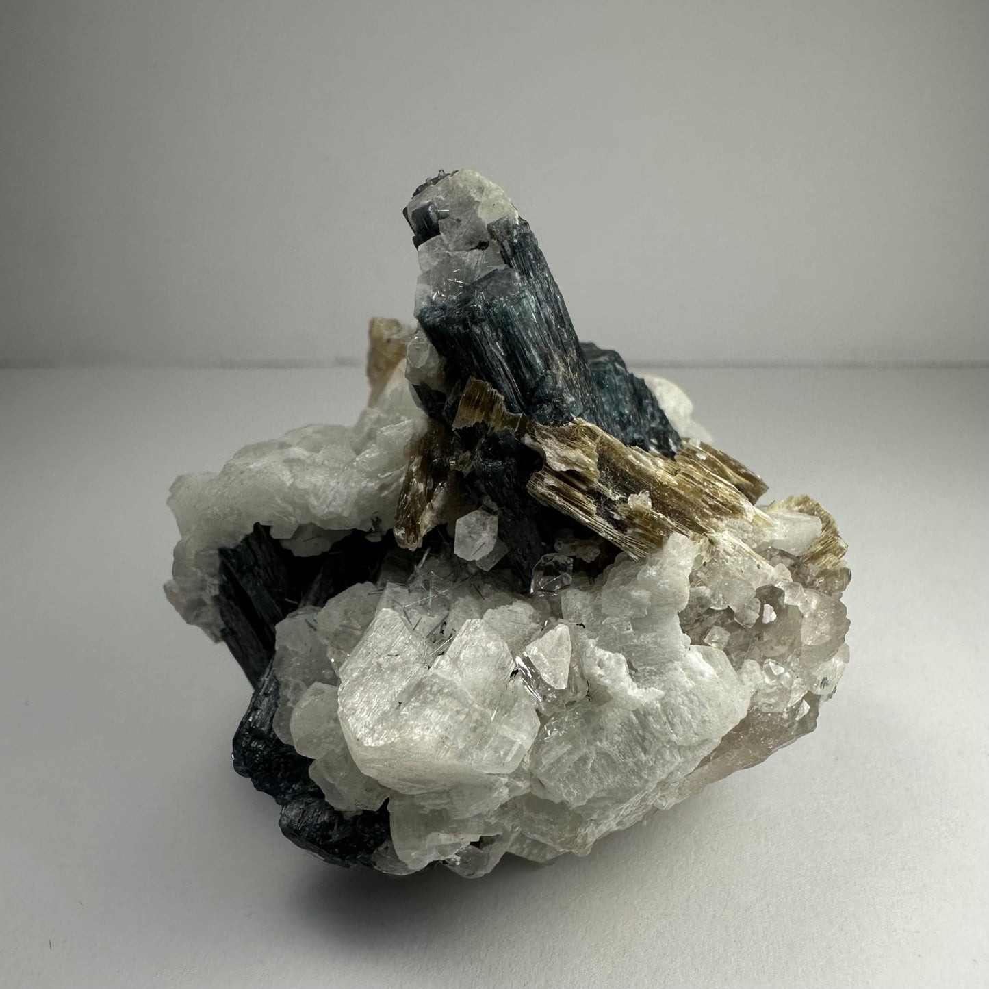 Green Tourmaline with Quarz, Mica and Albite from Brazil