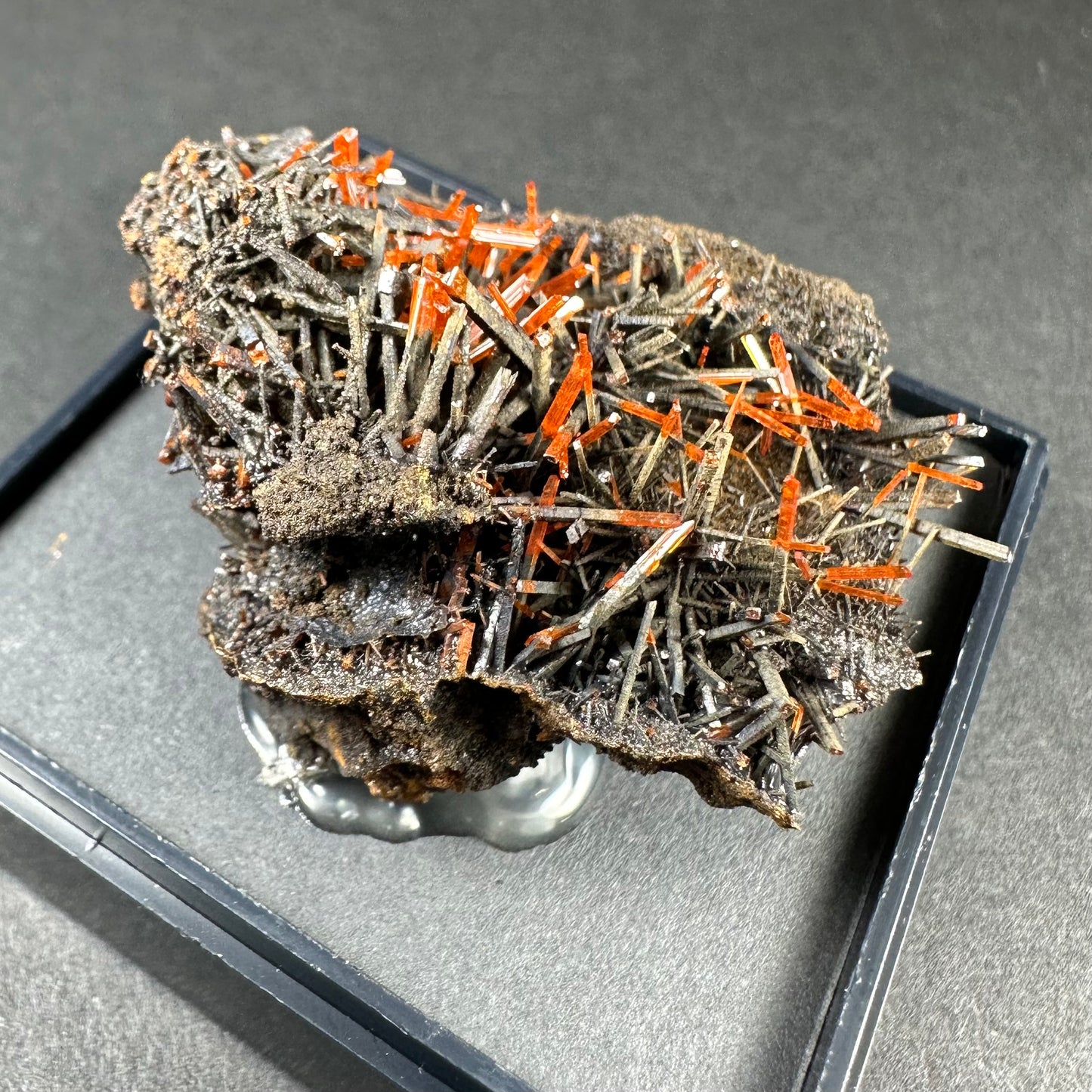 Crocoite on Matrix