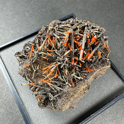 Crocoite on Matrix